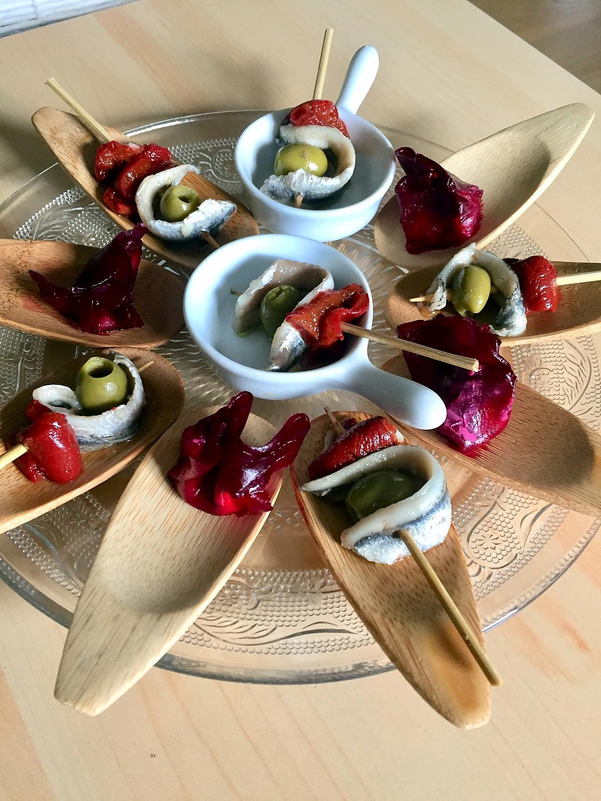 recette Cuillères apéritives de betterave au fromage frais et noix et brochettes d'anchois