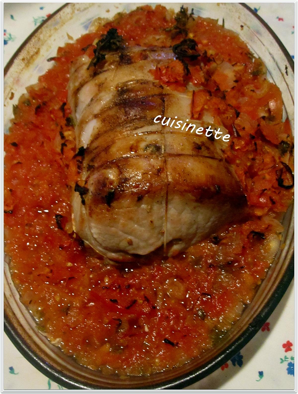 recette Rôti de porc cuit à la sauce tomates.