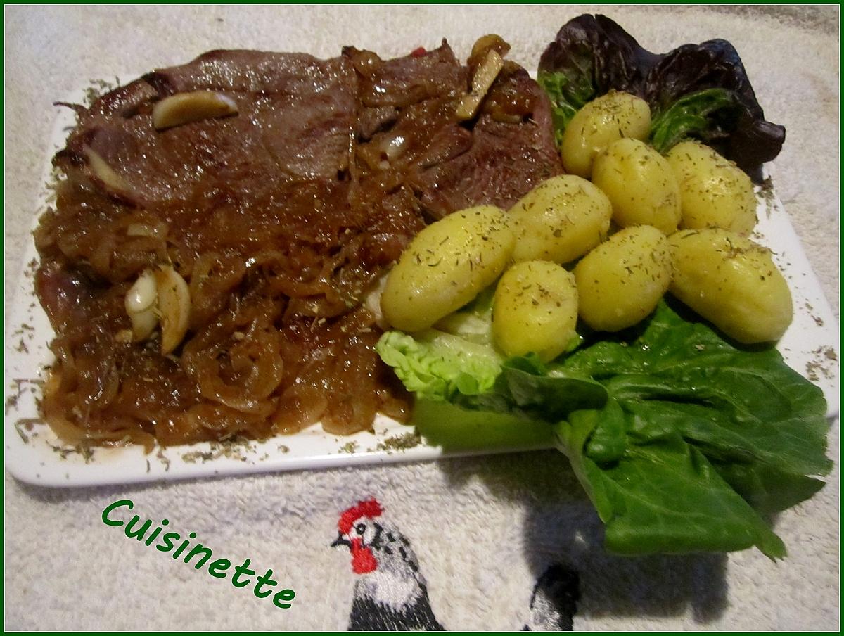 recette Tranches de gigot d'agneau s/os.aux oignons rosé.