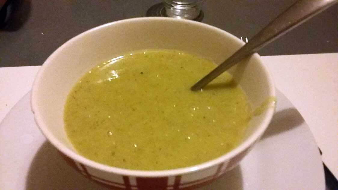 Recette de Velouté de courgettes fromage ail & fines herbes
