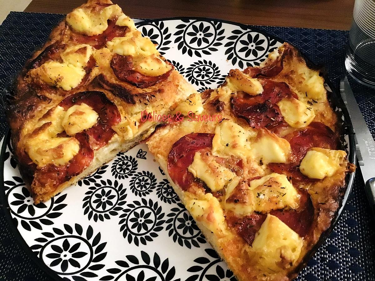 recette Pizza au chorizo et Saint-Marcelin