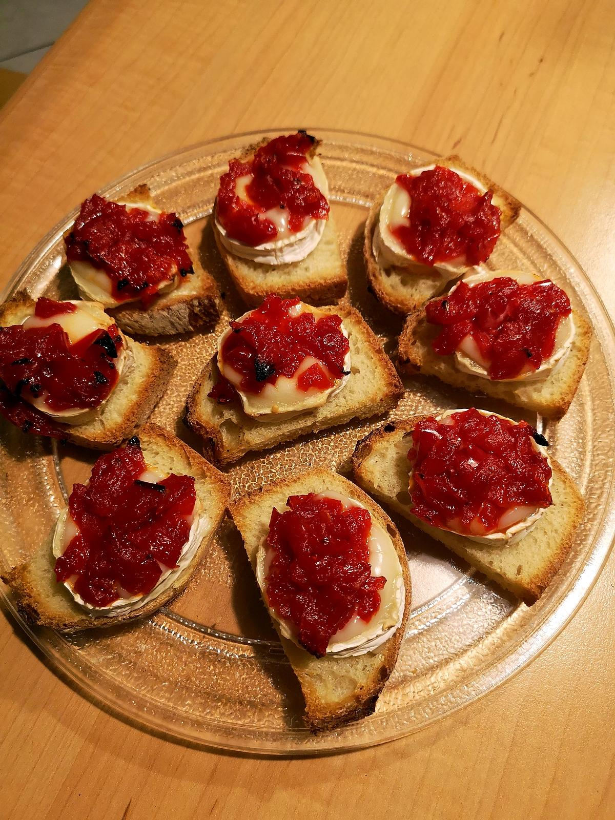 recette Taost de chévre chaud à la confiture de poivrons