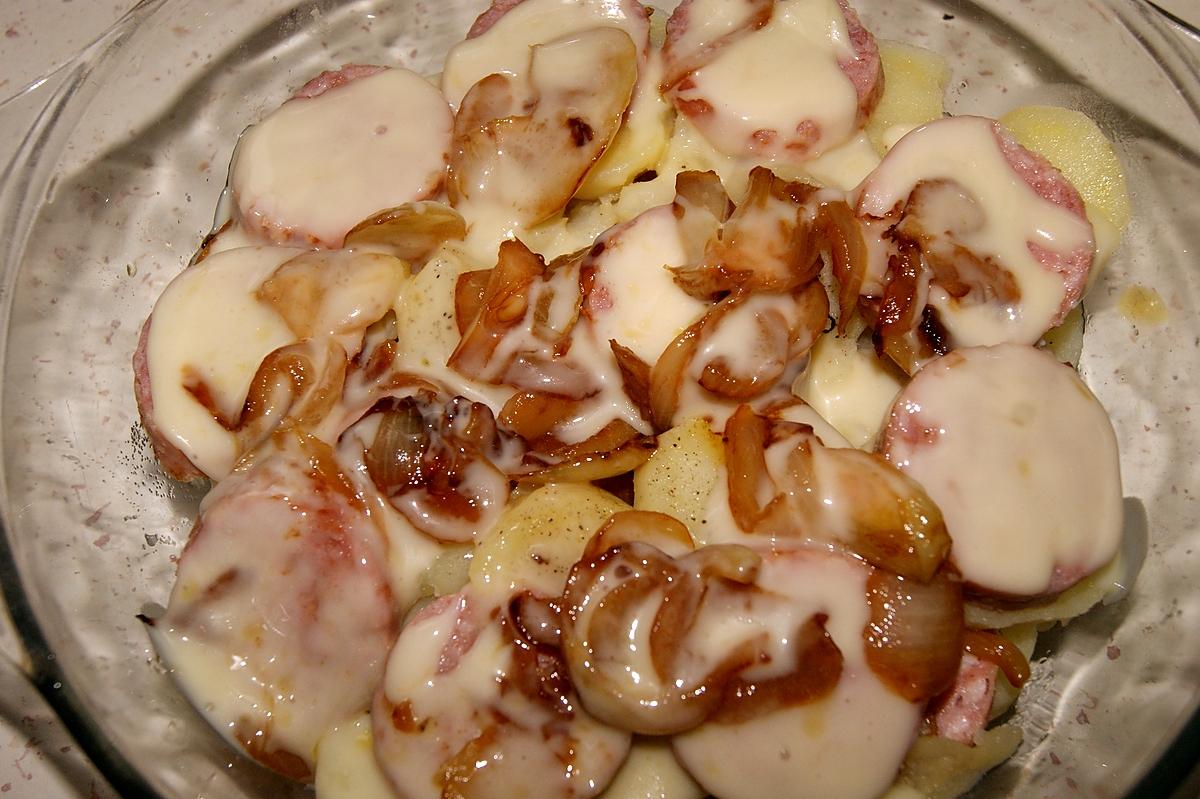 recette Pommes de terre et saucisse de Morteau à la cancoillotte à l'ail.