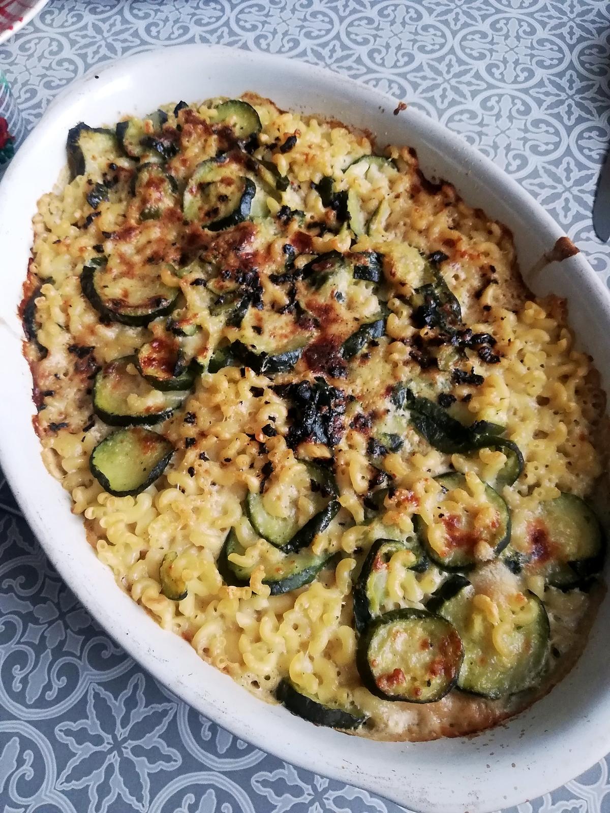 recette Gratin de Coquillettes, courgettes sauce ail, crème, lait de coco et parmesan