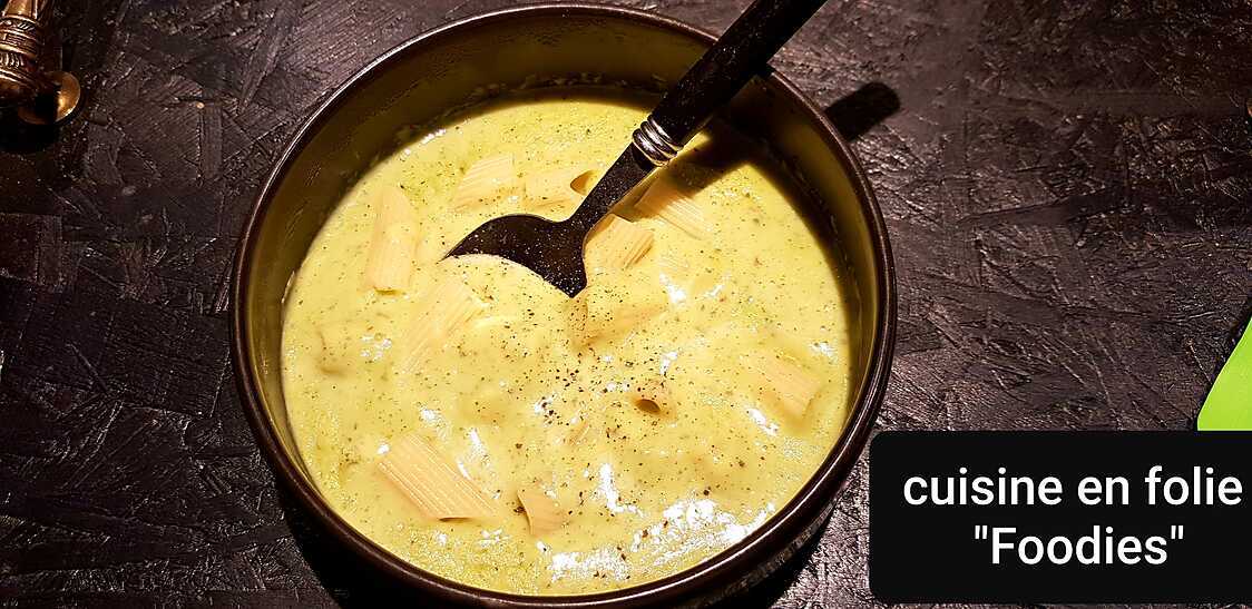 Recette de Soupe complète "courgette lentilles et vache qui rit"