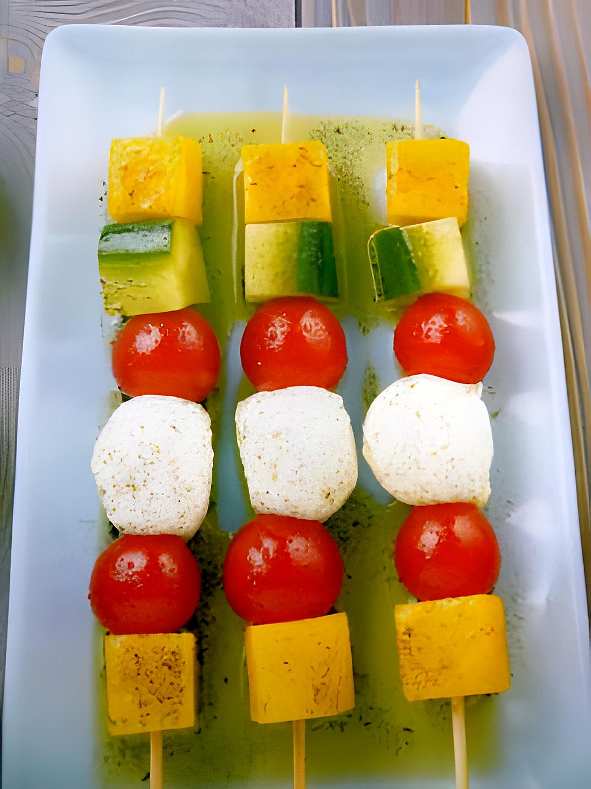 recette Brochettes de tomates, concombres, et mangues à l'huile de vanille