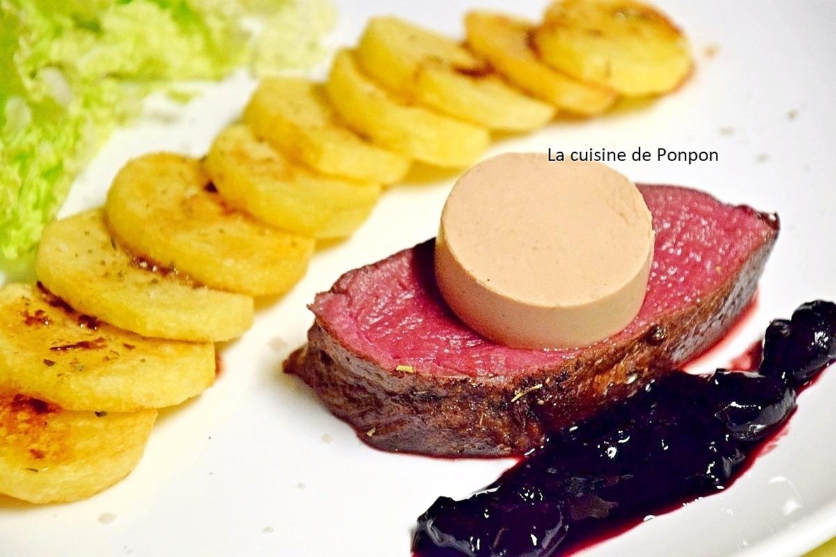 recette Rôti de biche cuit à basse température, mousse de foie gras et confiture de cerise à l'ail noir