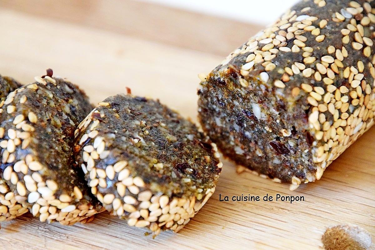 recette Barre aux pruneaux, amandes, noix de cajou et spiruline, sans cuisson, vegan