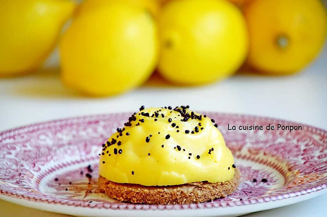 Tartelette au citron jaune et poudre de combava