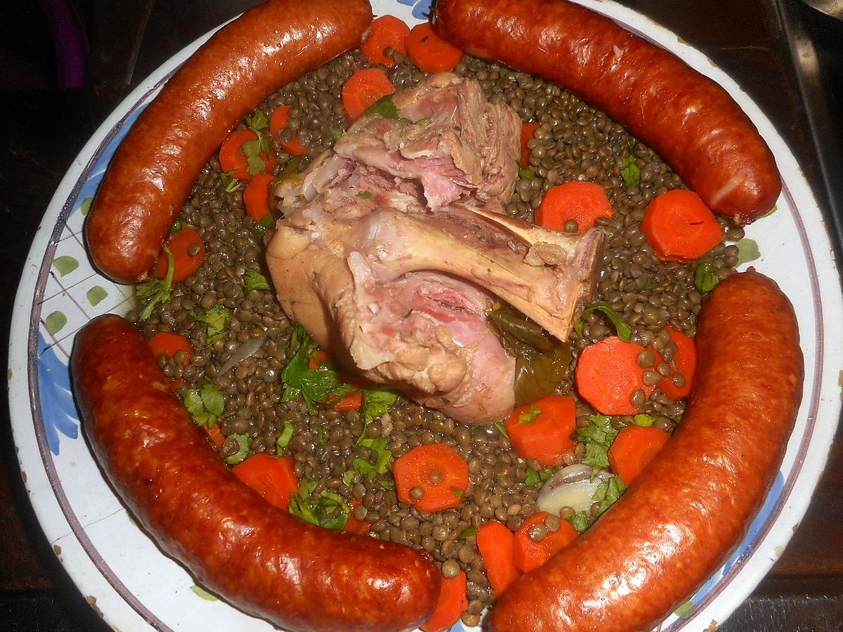 recette Saucisses de montbéliard aux lentilles verte du puy avec un jarret de porc demi-sel