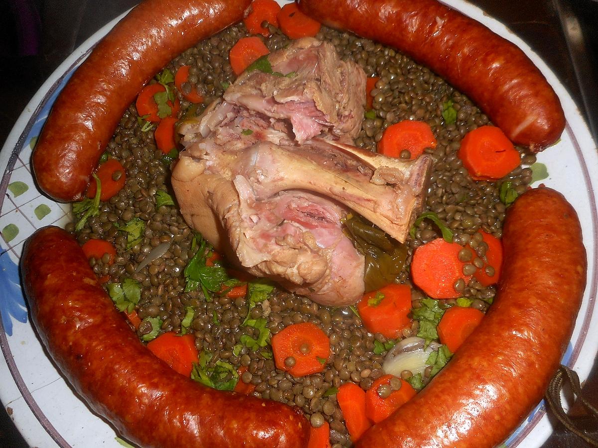 recette Saucisses de montbéliard aux lentilles verte du puy avec un jarret de porc demi-sel