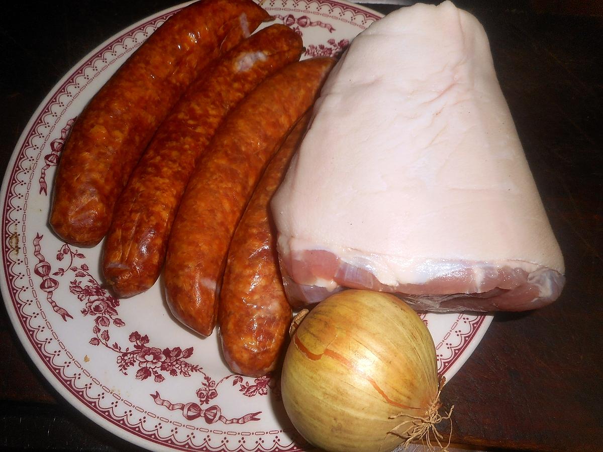 recette Saucisses de montbéliard aux lentilles verte du puy avec un jarret de porc demi-sel