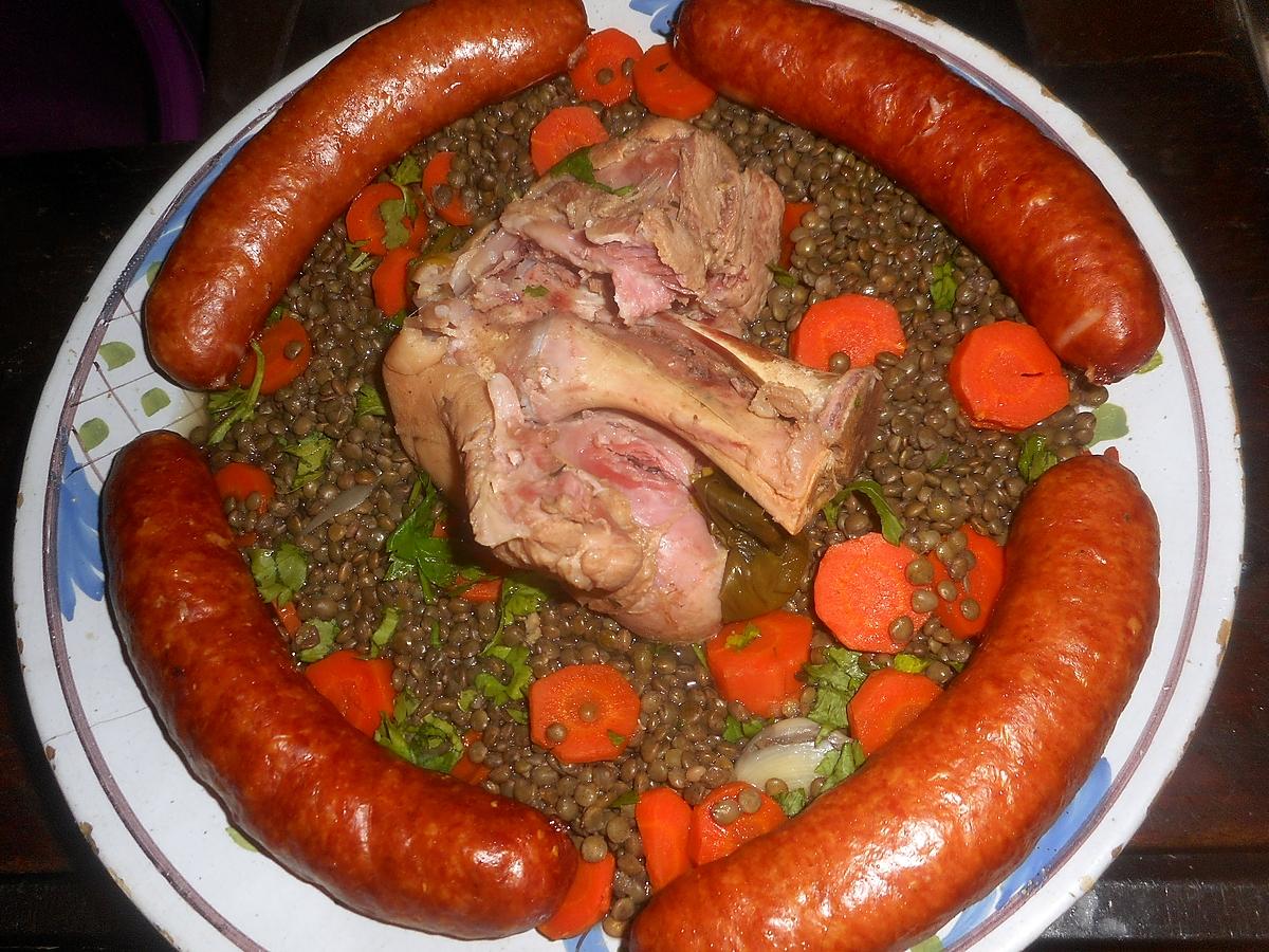 recette Saucisses de montbéliard aux lentilles verte du puy avec un jarret de porc demi-sel