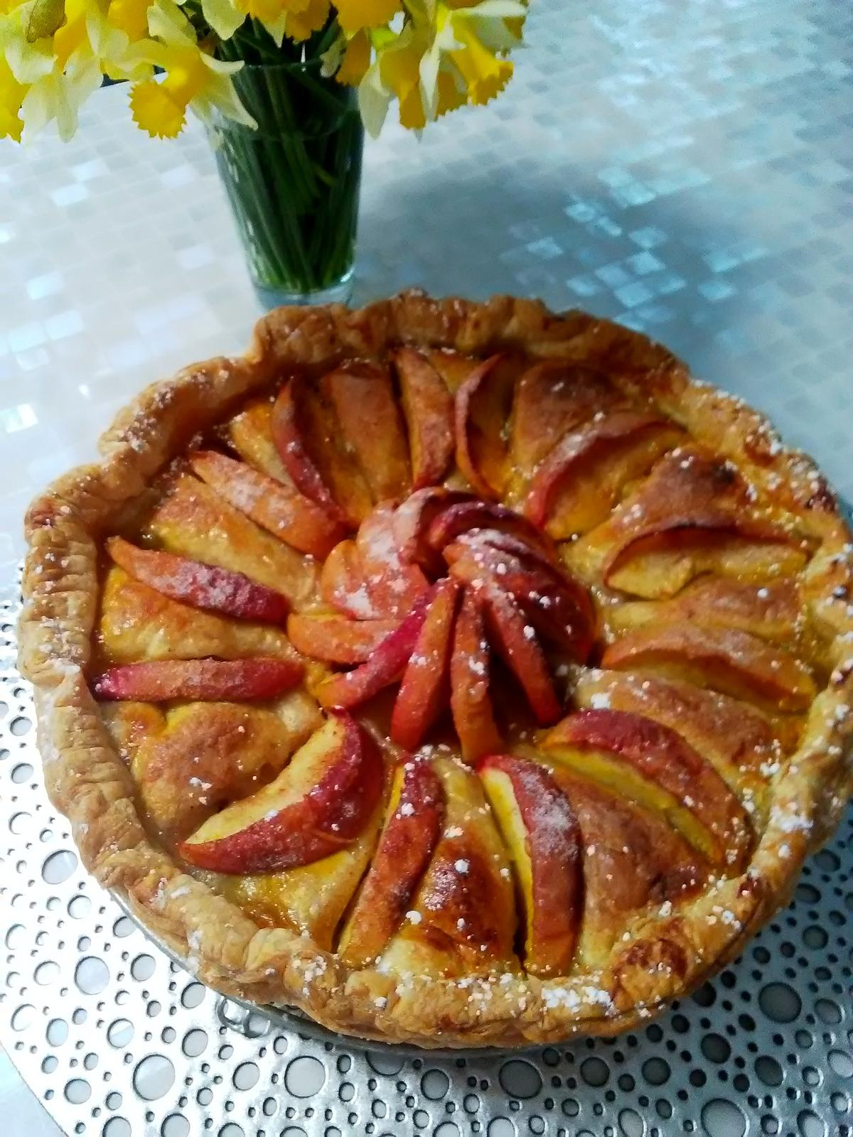 recette La divine mi-tourte  mi-tarte sa garniture de  crème pâtissière  pommes , bananes au bon goût de spéculoos