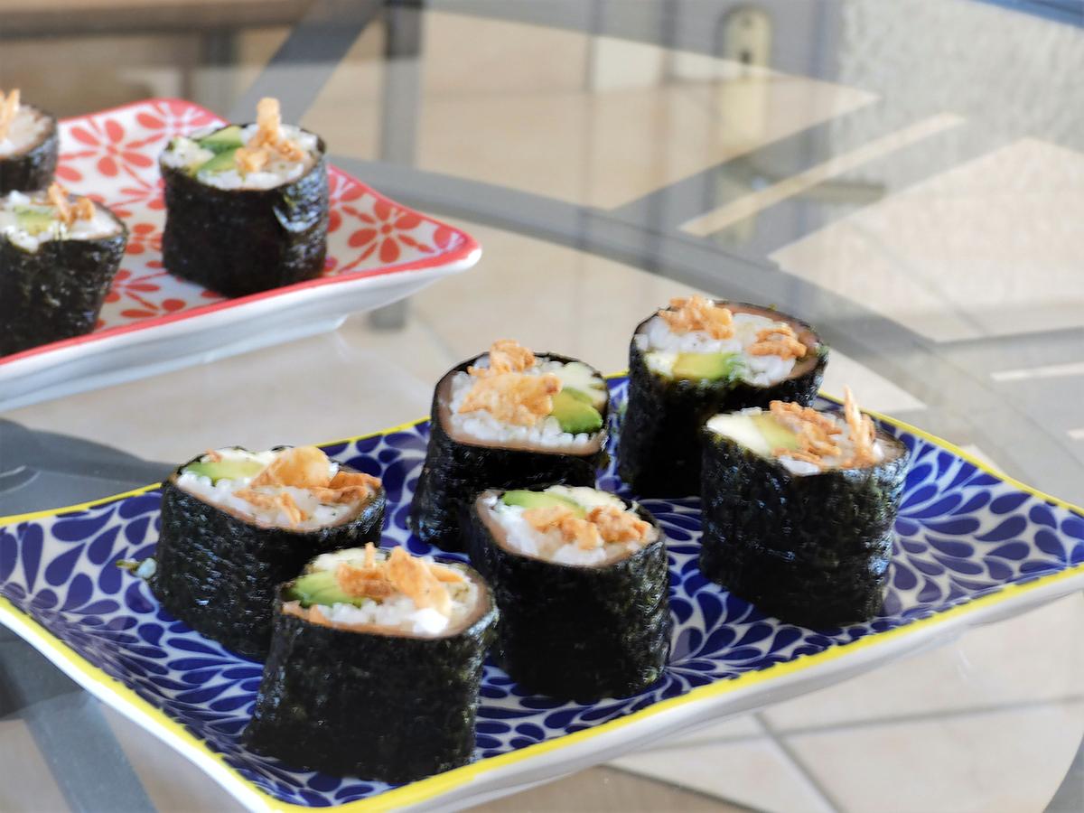 recette Makis saumon-avocat et oignons frits