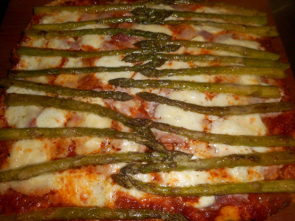 recette Pizza aux asperges vertes,jambon,mozzarella