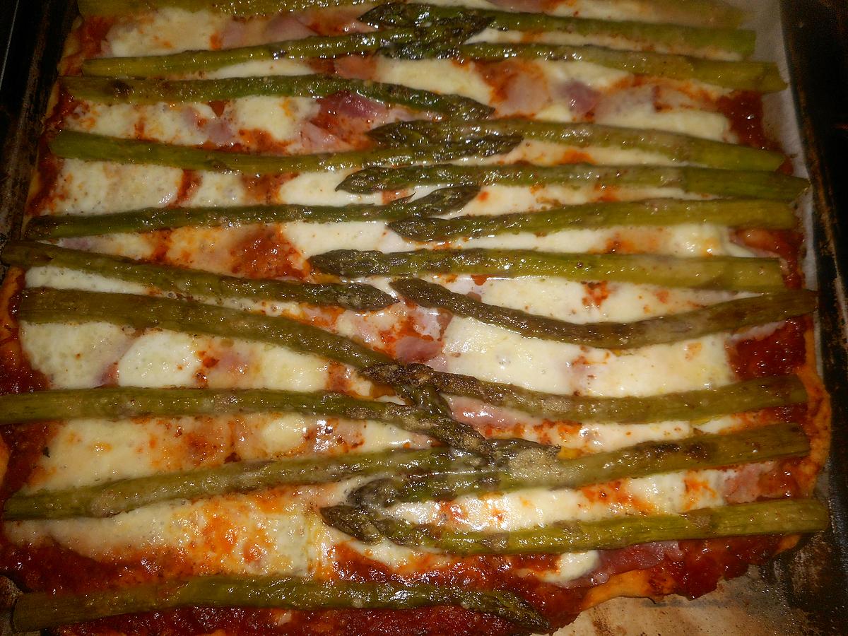 recette Pizza aux asperges vertes,jambon,mozzarella