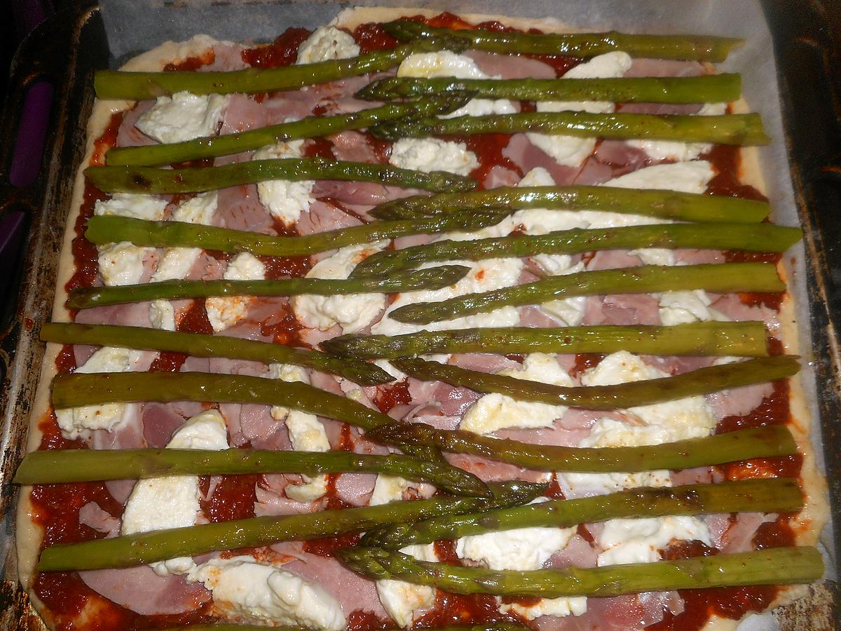 recette Pizza aux asperges vertes,jambon,mozzarella