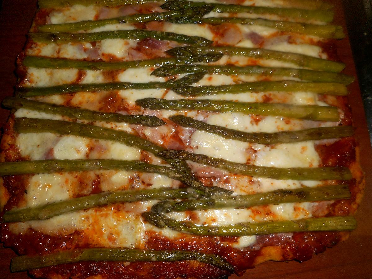 recette Pizza aux asperges vertes,jambon,mozzarella