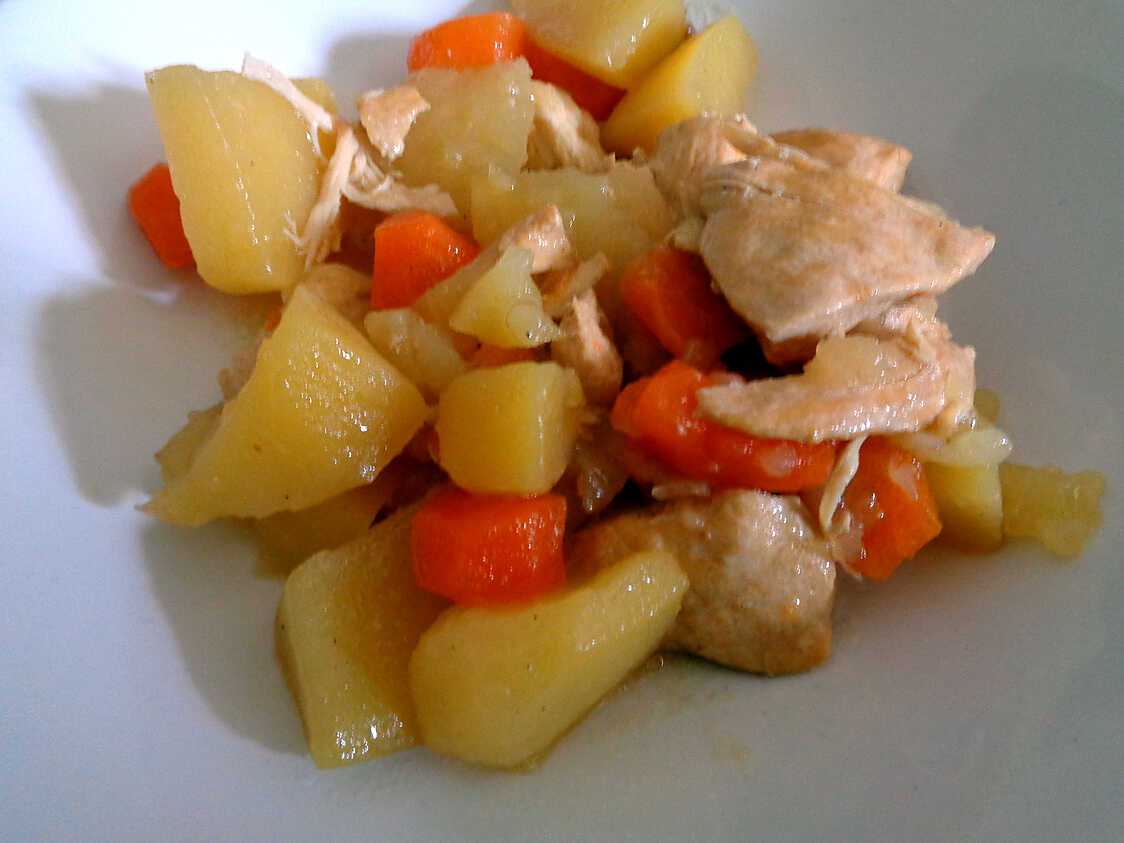 Recette d'Escalopes de poulet aux pommes de terre et carottes en cocotte