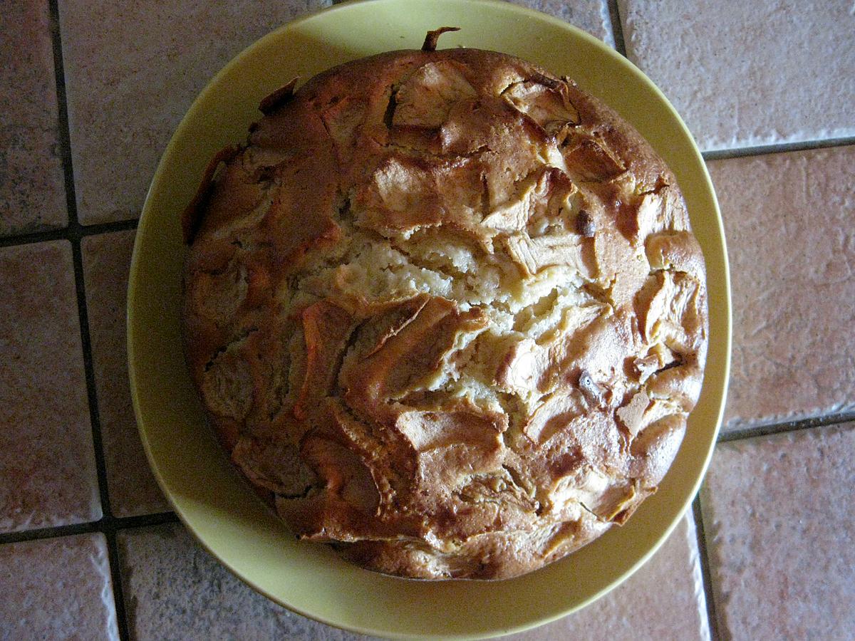 recette Gâteau très très moëlleux au yaourt et pommes