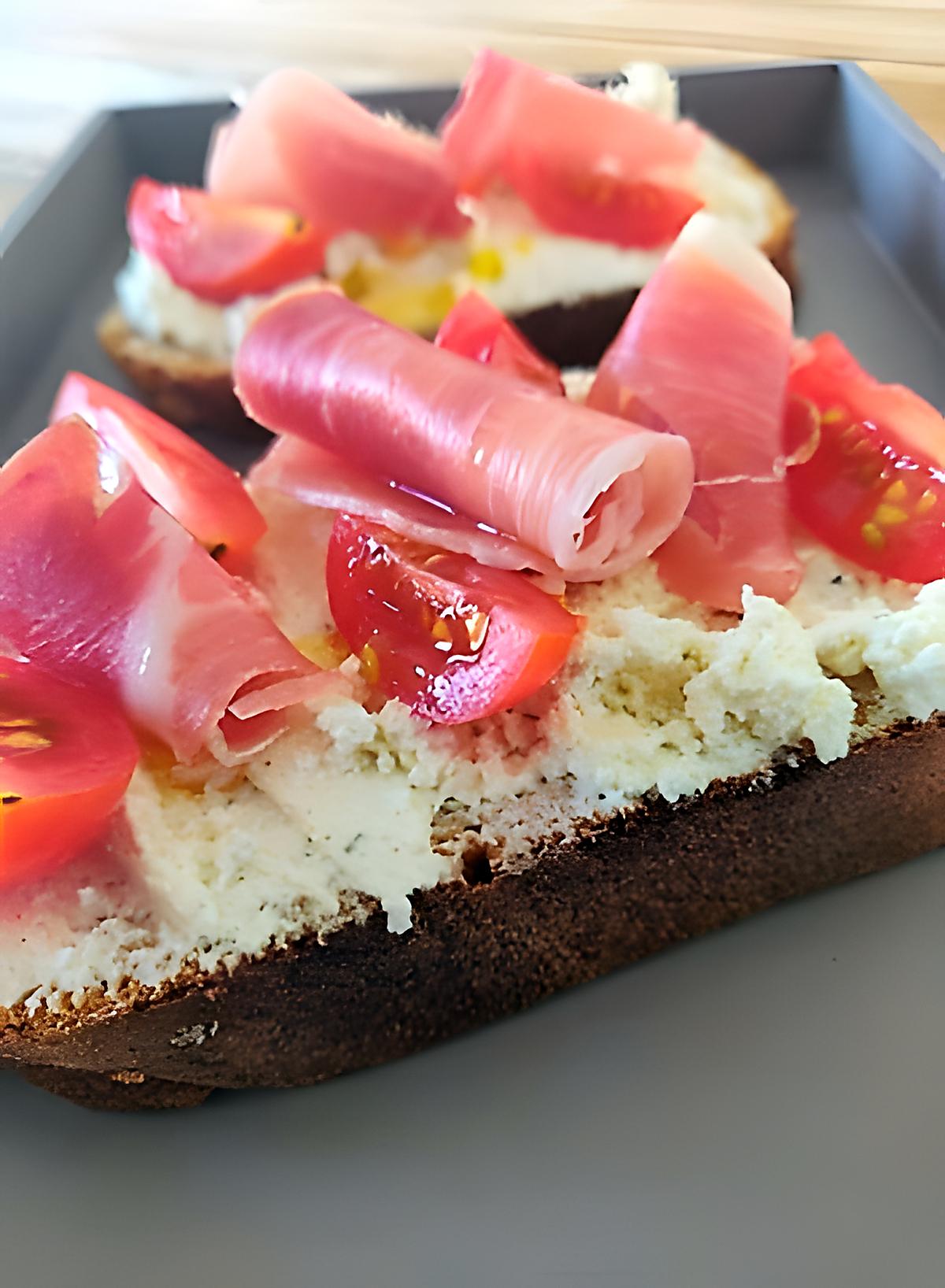 recette Tartine de Boursin serrano et tomates cerise