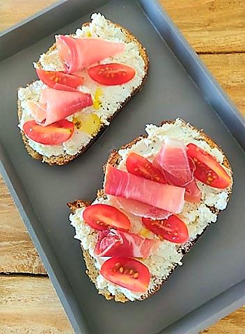 recette Tartine de Boursin serrano et tomates cerise