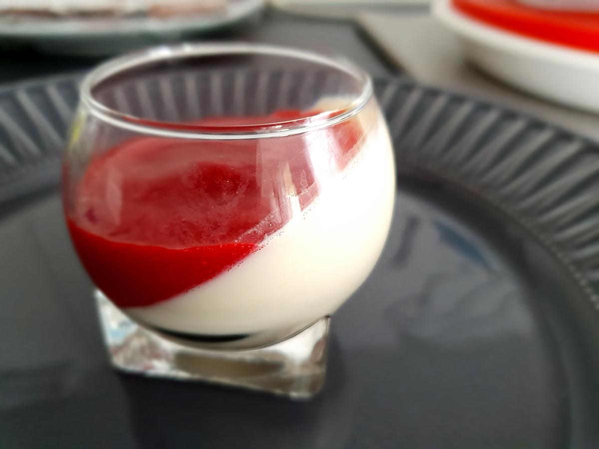 recette Panna Cotta à la vanille, coulis de framboises