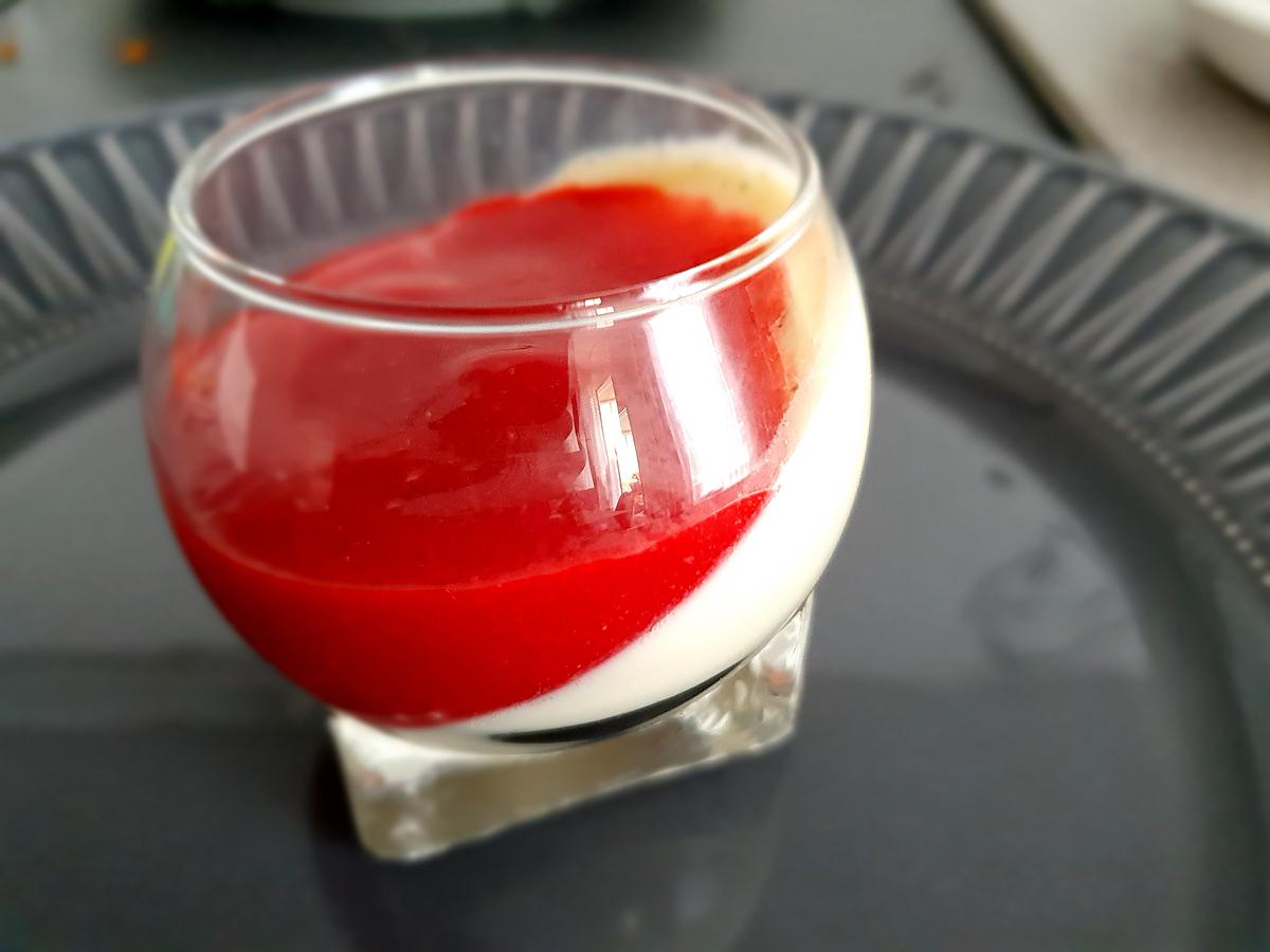 recette Panna Cotta à la vanille, coulis de framboises