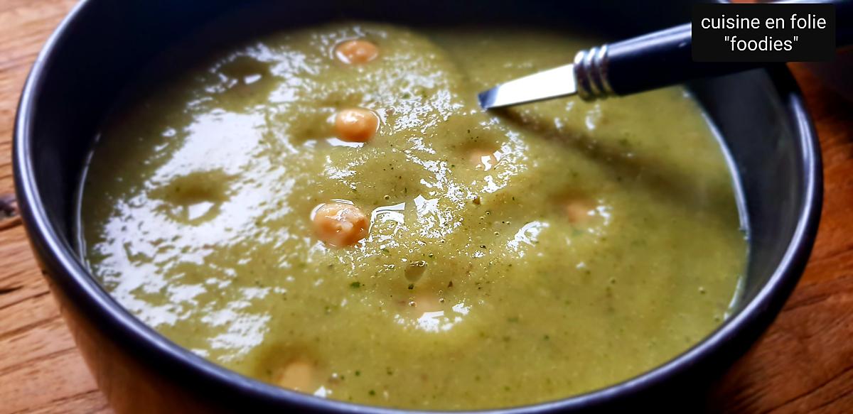 recette Soupe courgette champignons orties pois chiches ( adorée par mon fils de 4ans!.  )