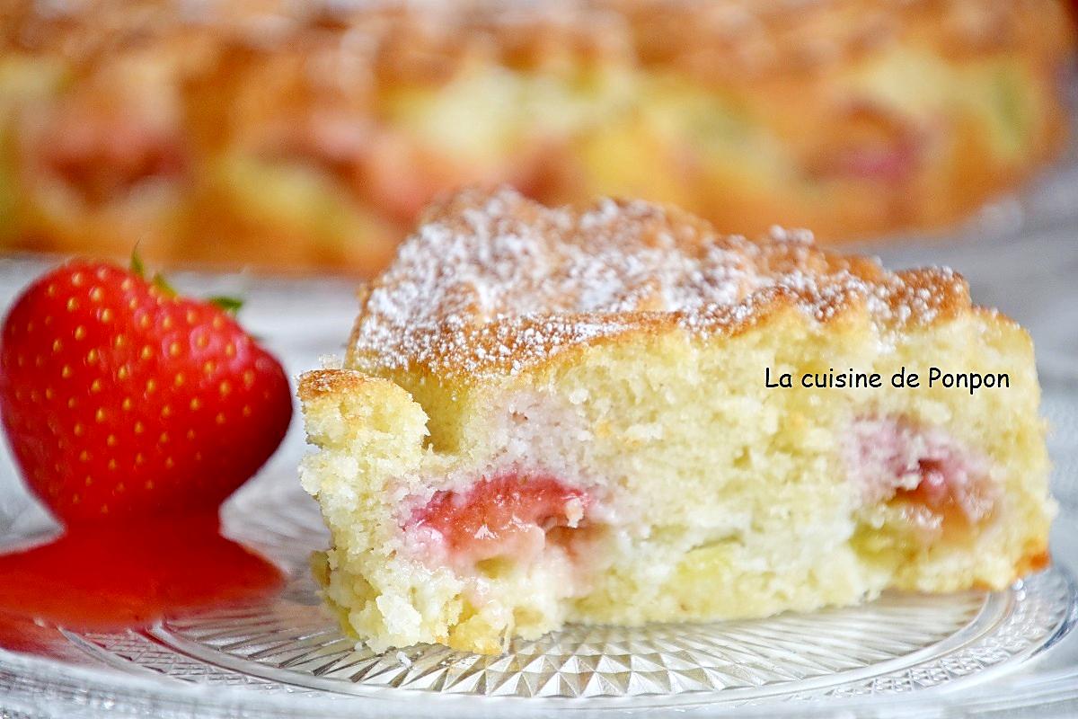 recette Gâteau moelleux à la rhubarbe et fraises et aux blancs d'oeufs