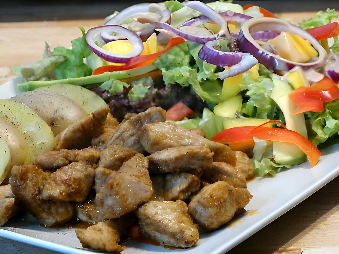 Lanières de Porc Marinées et Salade Exotique