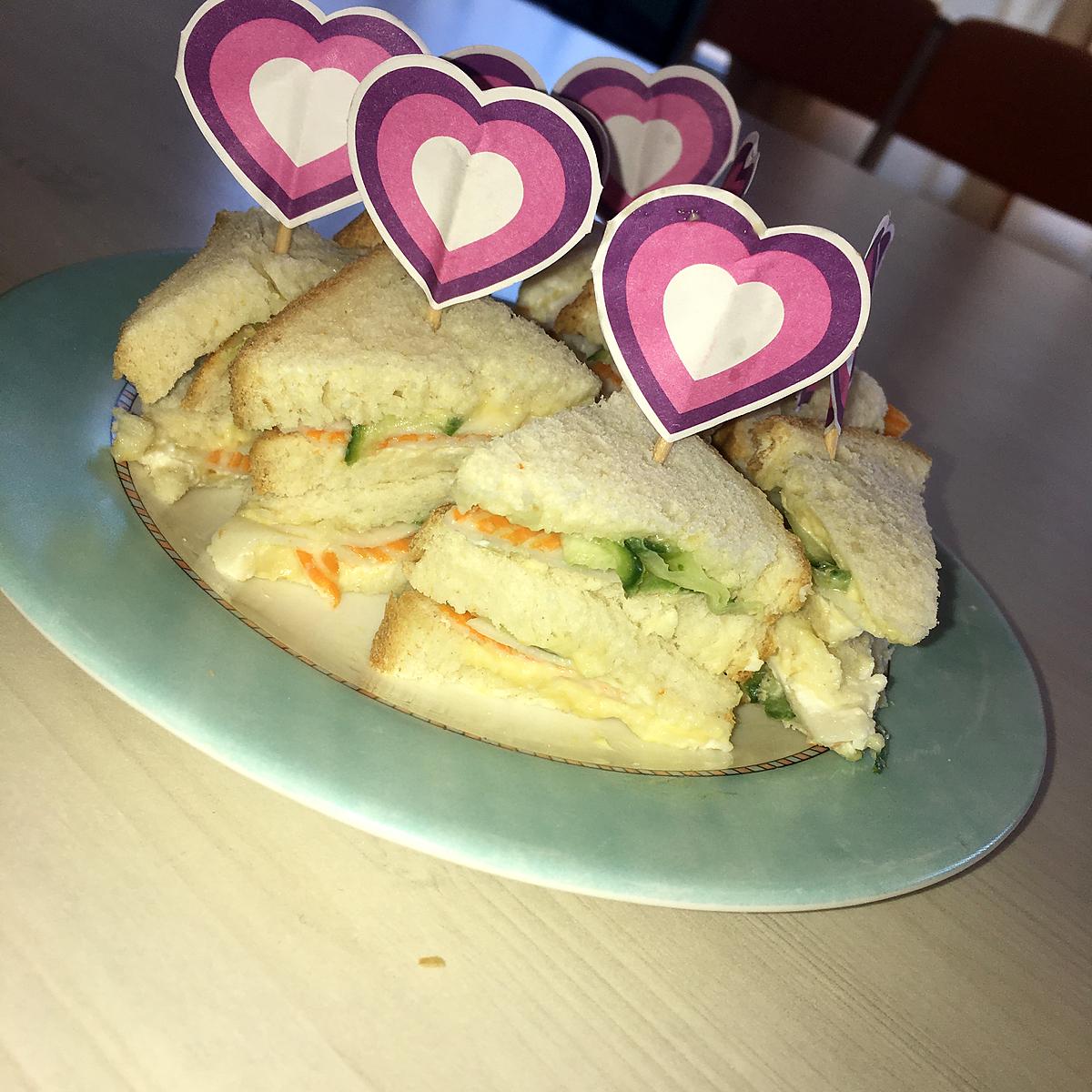 Recette de Minis club sandwich au concombre et au surimi