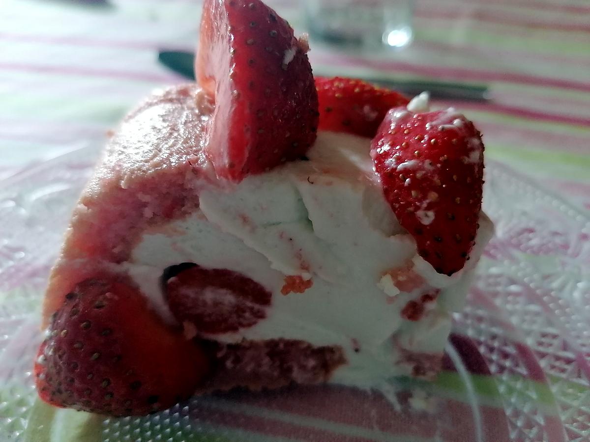 recette Charlotte légère aux fraises et sirop de violette