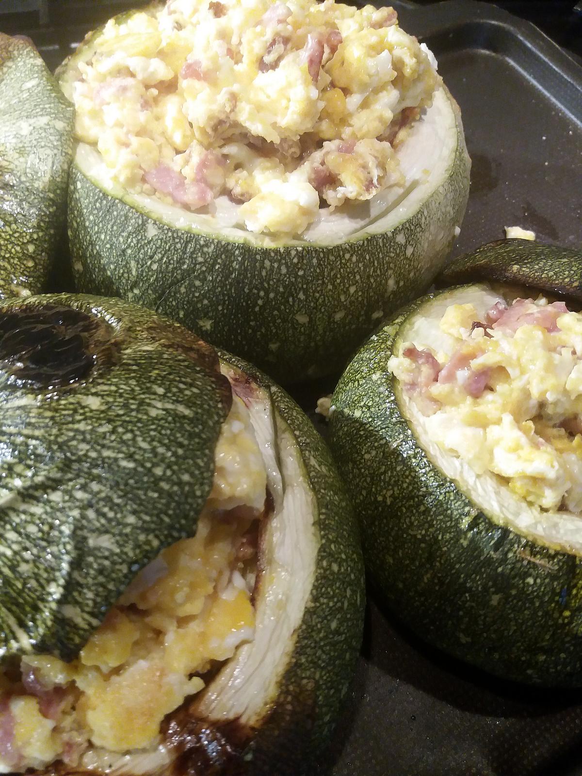 recette Courgettes farcis aux oeufs brouillés