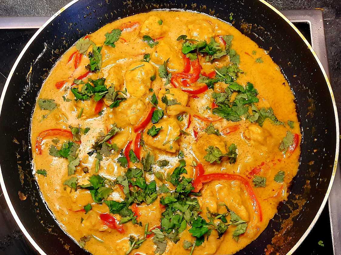 Poulet coco ail curry curcuma à la coriandre et aux poivrons( un plat sans gluten!..)