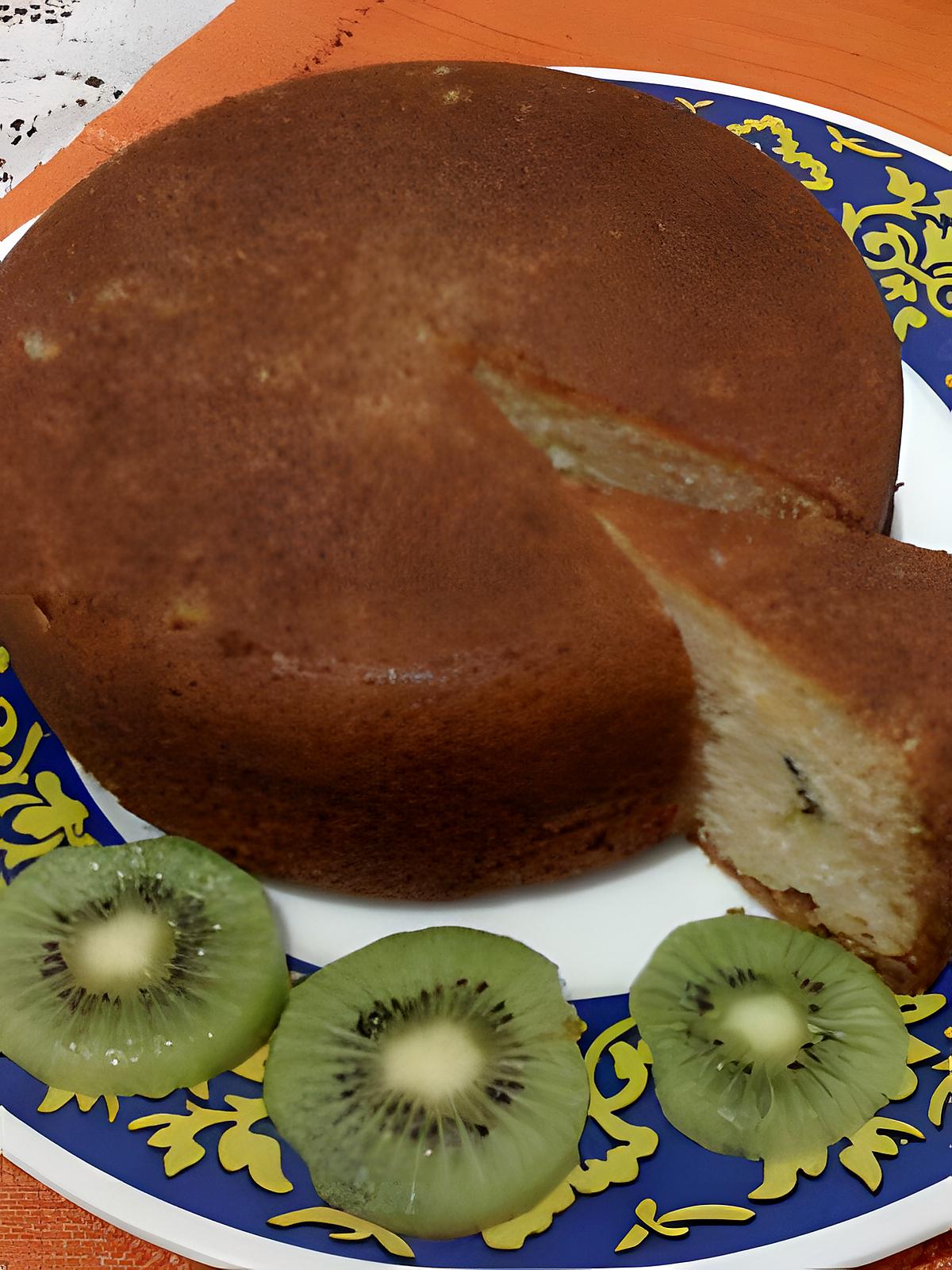 recette GATEAU FONDANT AUX AMANDES ET KIWI