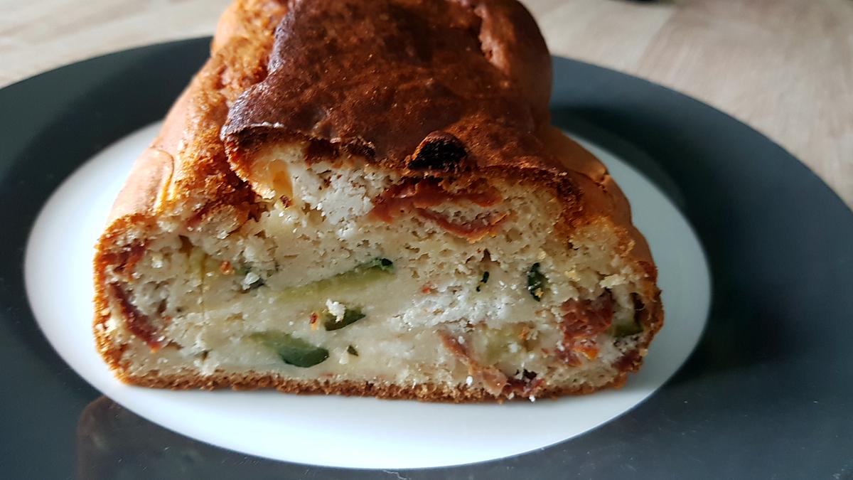 recette Cake salé courgette, chèvre frais, tomates séchées