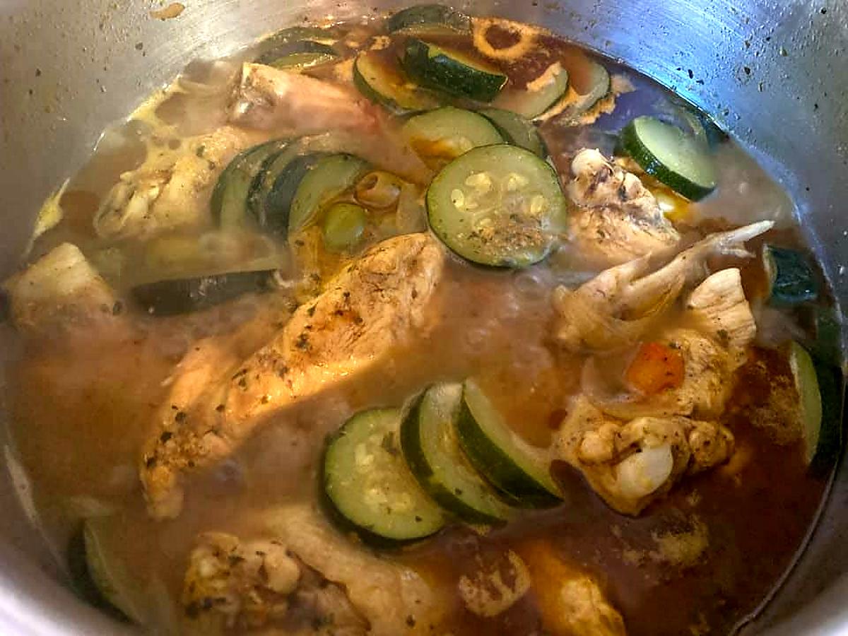 recette POULET AUX COURGETTES FAÇON TAJINE