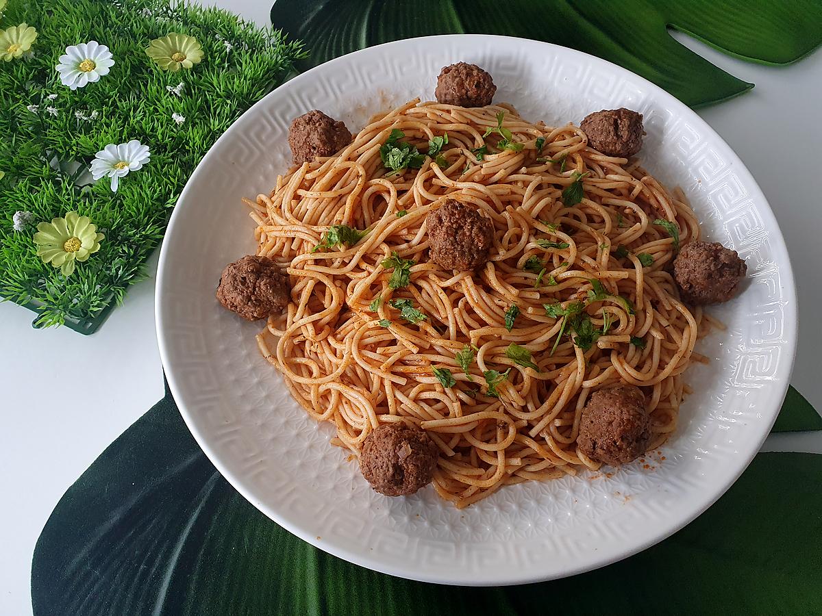 recette SPAGHETTIS AUX BOULETTES DE VIANDE