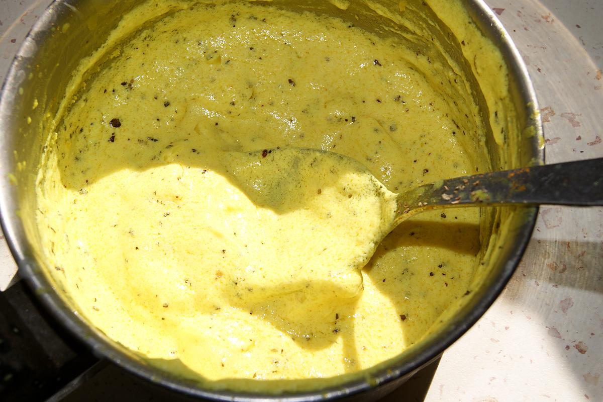 recette Escalopes de dinde à la crème d'ail, curcuma et basilic.