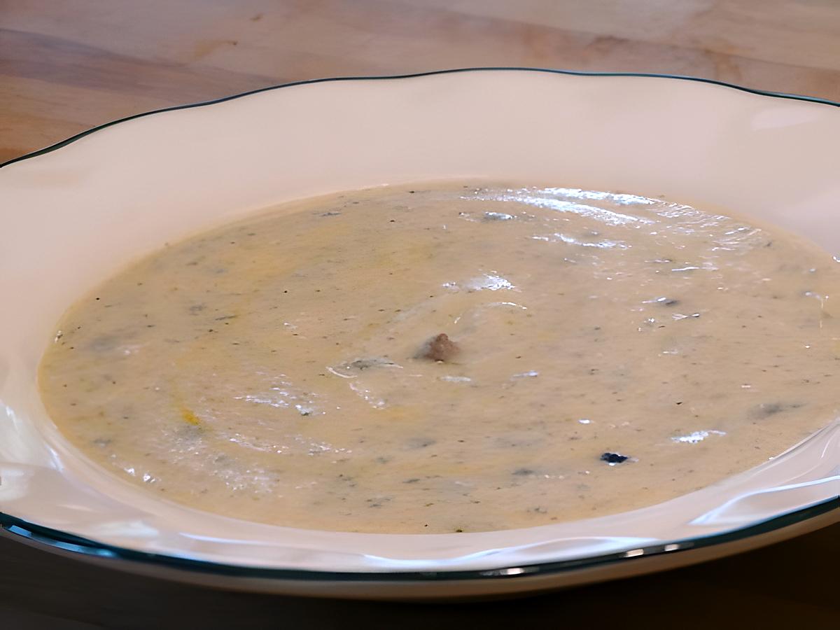 recette Velouté de Chou-Fleur  au Chorizo et Pignons de Pin Grillés (avec Monsieur Cuisine)