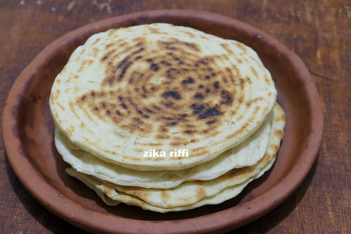 recette KESRA-RAKHSSIS OU GALETTES DE SEMOULE FARCIE BROUSSE MAISON