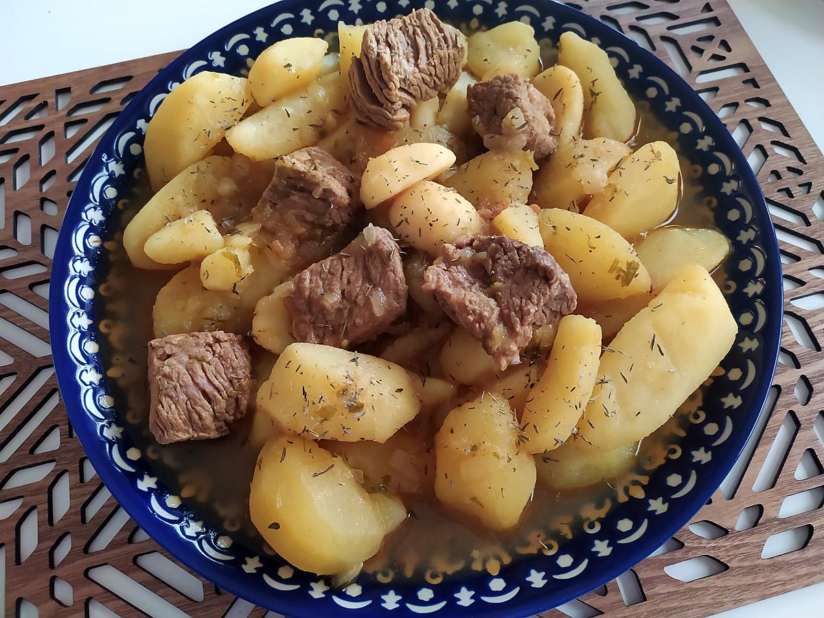 recette Pommes de terre en sauce avec la viande