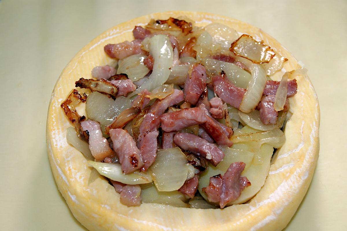 recette Reblochon en croute, lardons, oignons, pommes de terre.
