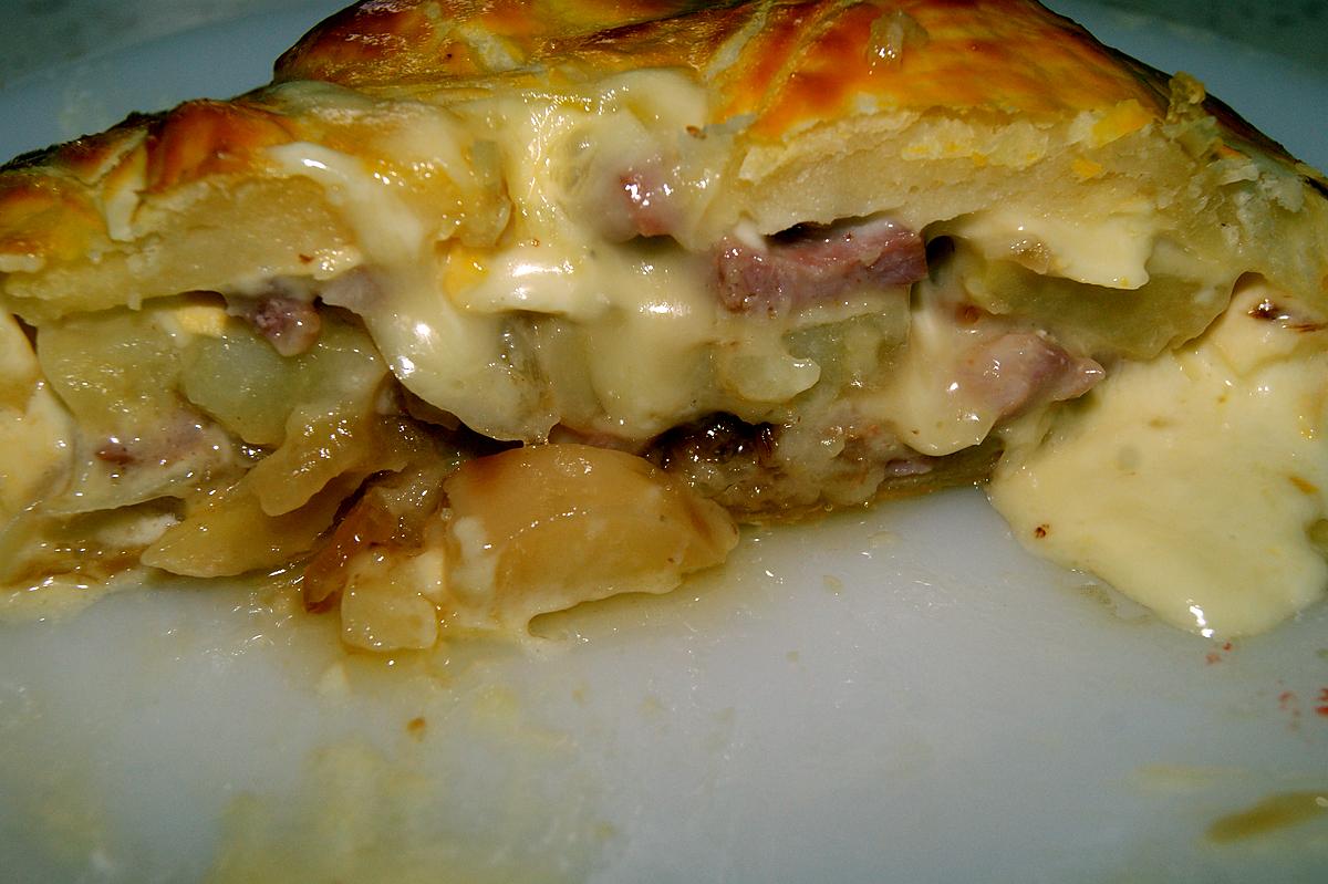 recette Reblochon en croute, lardons, oignons, pommes de terre.