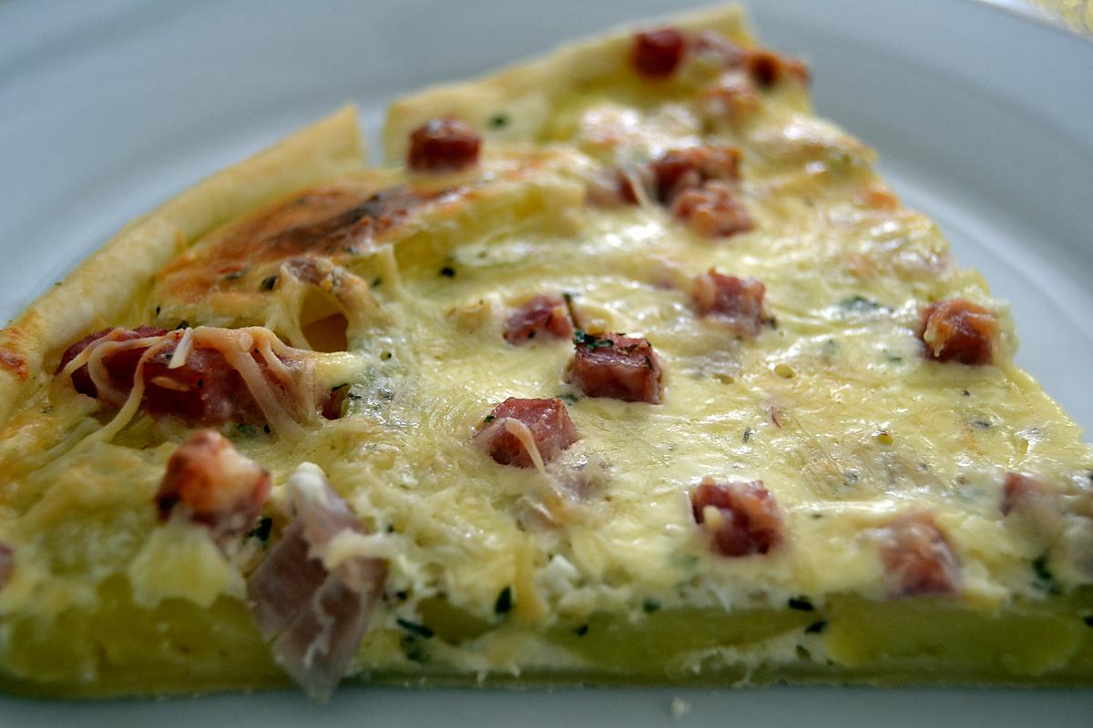 recette Pizza gourmandine aux pommes de terre, jambon et parmesan