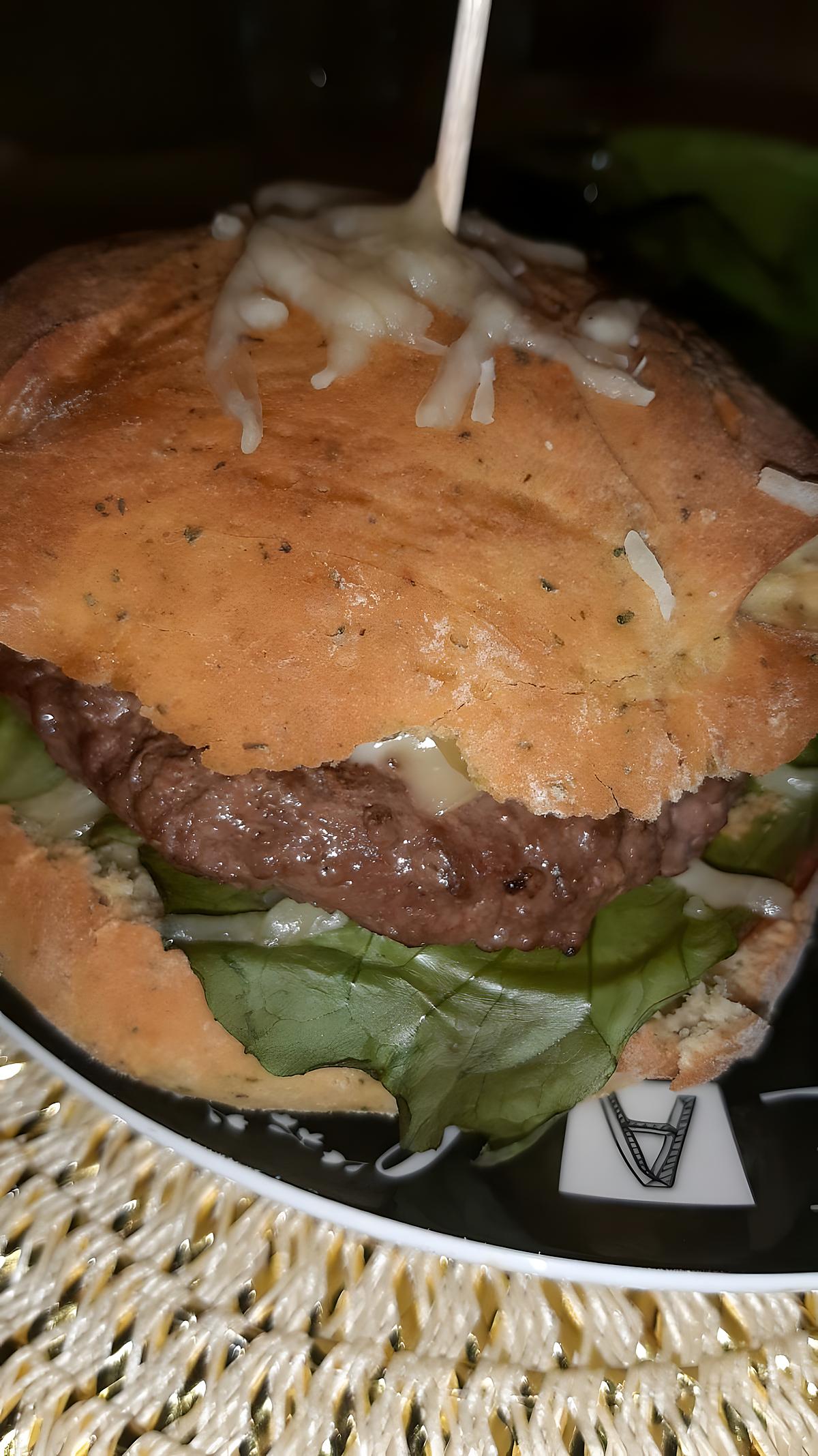 recette Burger Chèvre ( à la compotée d'oignon au miel )