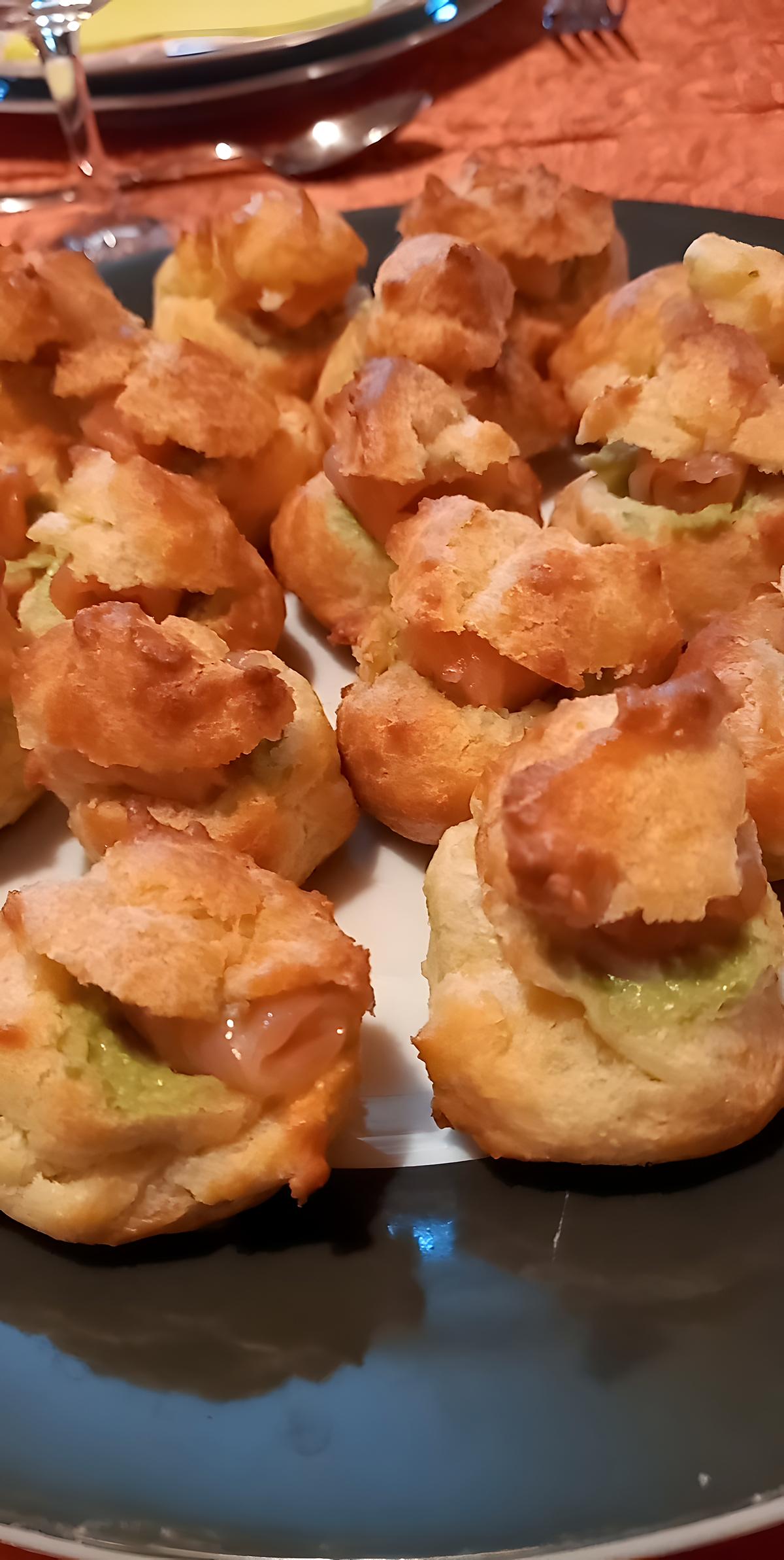 recette Petits choux fourrés à l'avocat et saumon