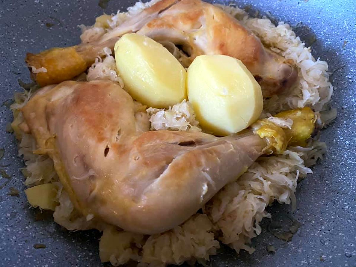 recette CUISSES DE POULET à la POMME et à la CHOUCROUTE